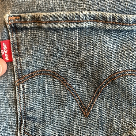 Women’s Levi Mid Rise Skinny Jeans - Picture 4 of 9